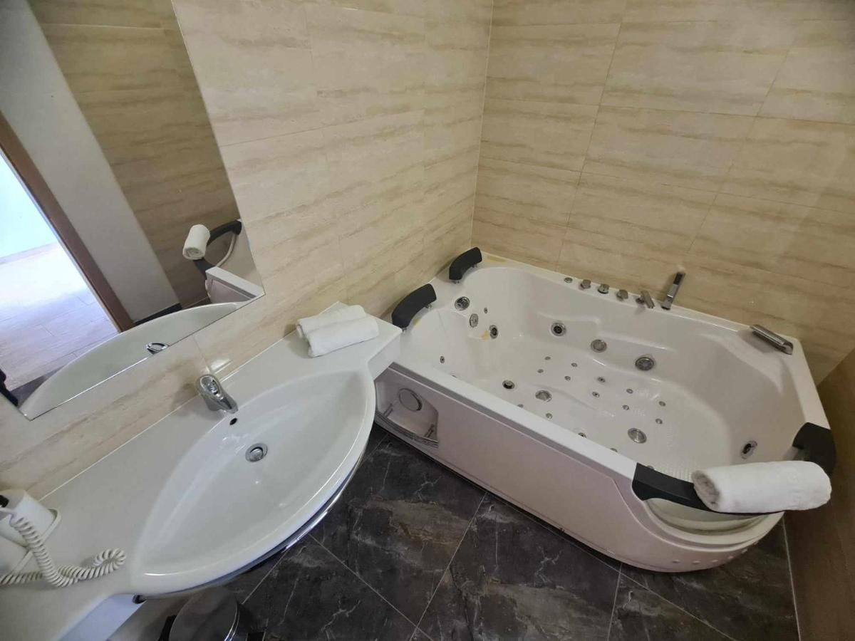 Hotel Lohovo บีฮัช ภายนอก รูปภาพ