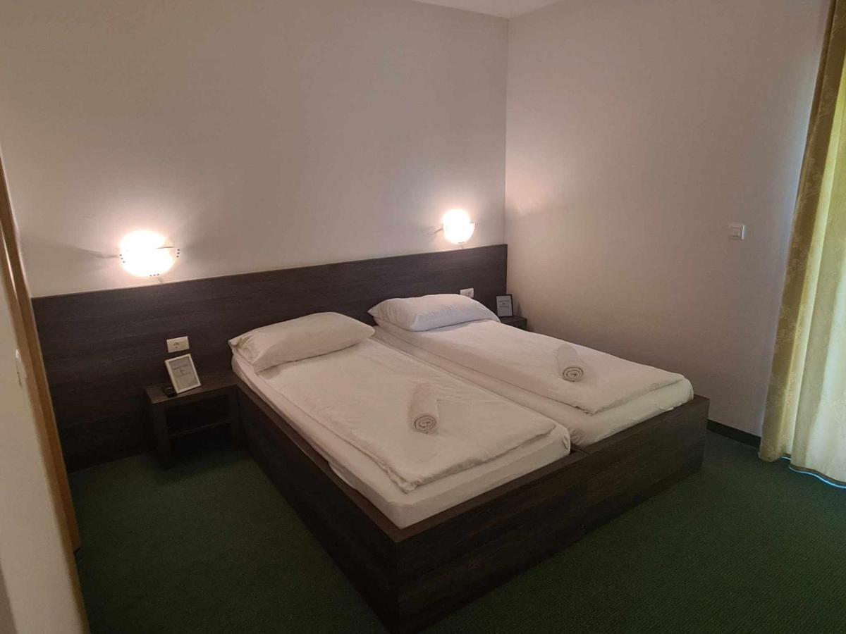 Hotel Lohovo บีฮัช ภายนอก รูปภาพ