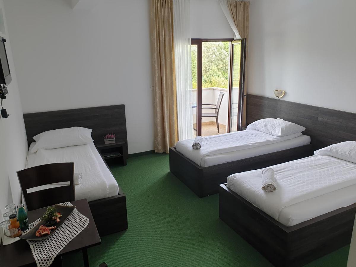 Hotel Lohovo บีฮัช ภายนอก รูปภาพ