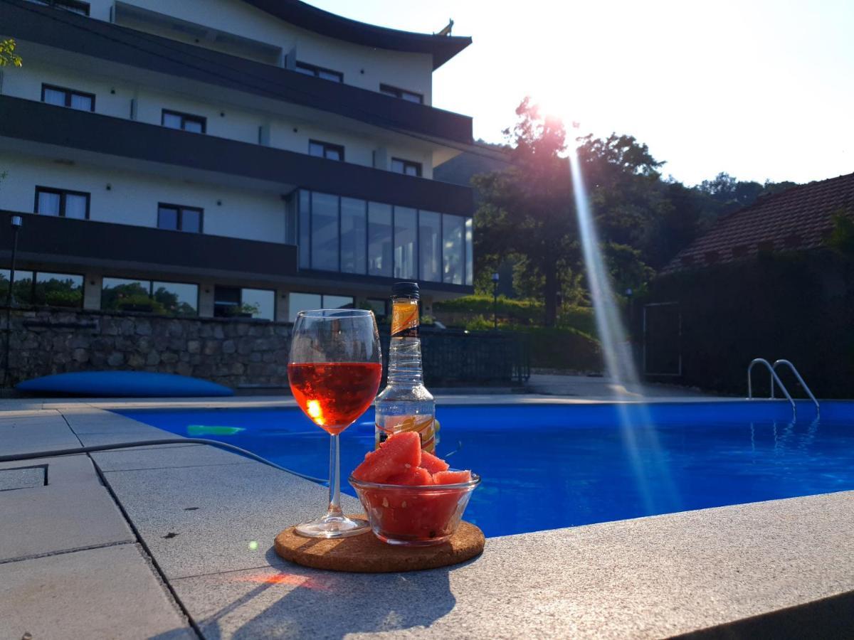 Hotel Lohovo บีฮัช ภายนอก รูปภาพ